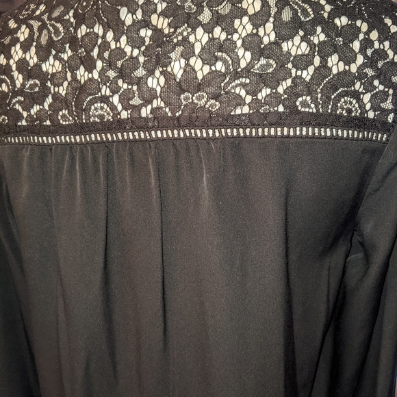 CeCe Medium Black blouse with lace - Picture 5 of 5